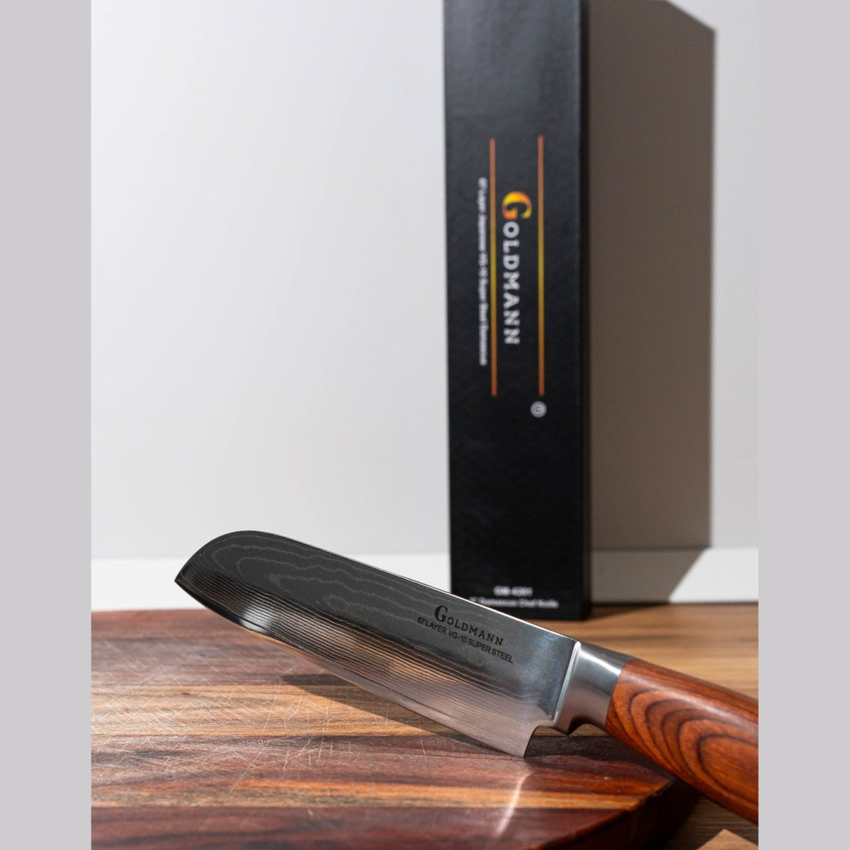 Професионален кухненски нож Santoku – дамаска стомана, 17,8 см, дръжка от орехово дърво